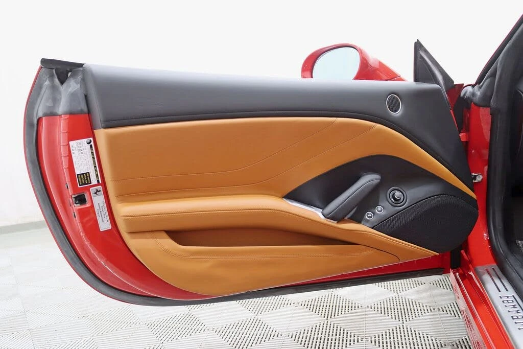 2016 Ferrari California T - Image 28 of 31