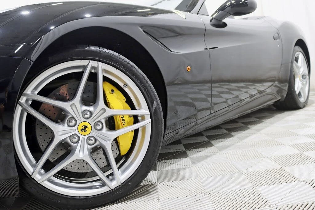 2016 Ferrari California T - Image 5 of 31