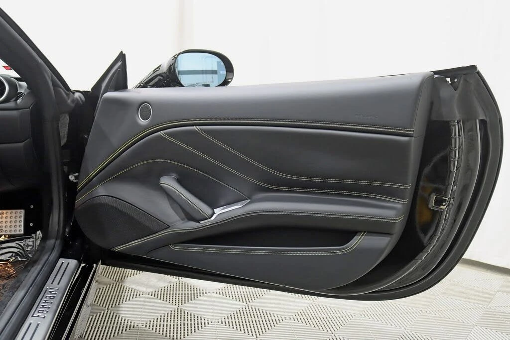 2016 Ferrari California T - Image 30 of 31