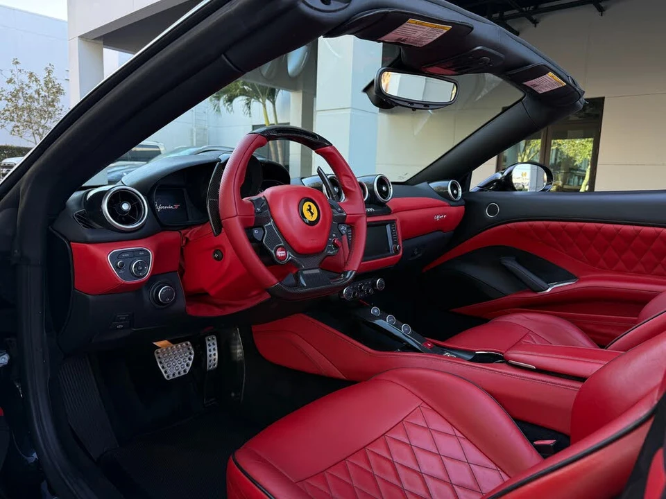 2016 Ferrari California T - Image 24 of 31