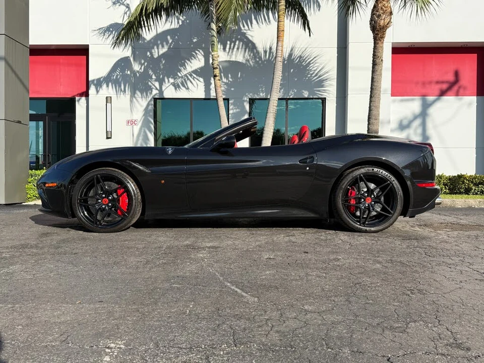 2016 Ferrari California T - Image 9 of 31