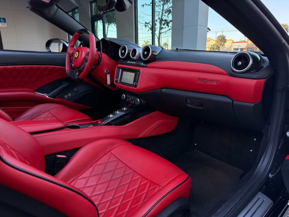 2016 Ferrari California T - Image 29 of 31