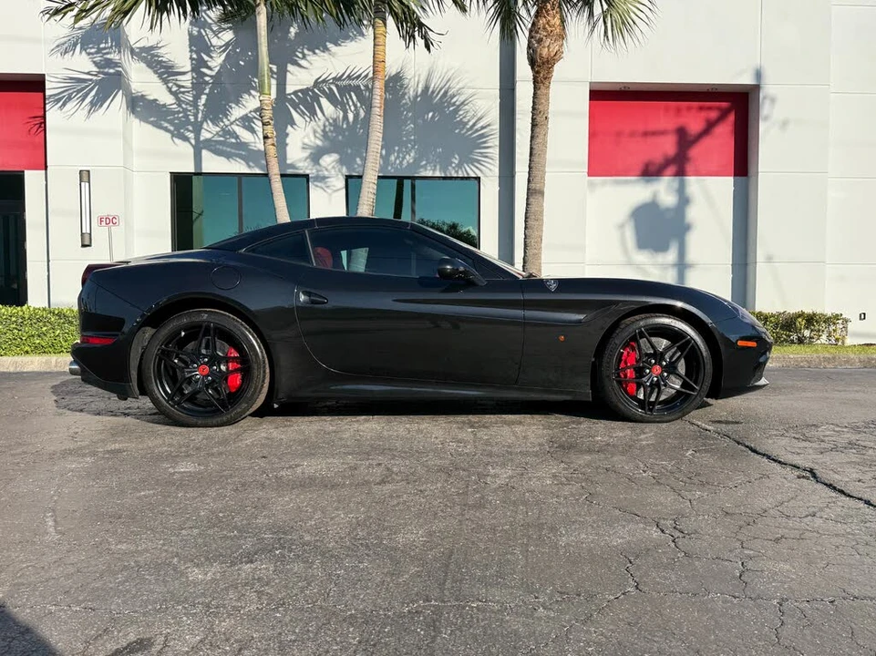 2016 Ferrari California T - Image 17 of 31