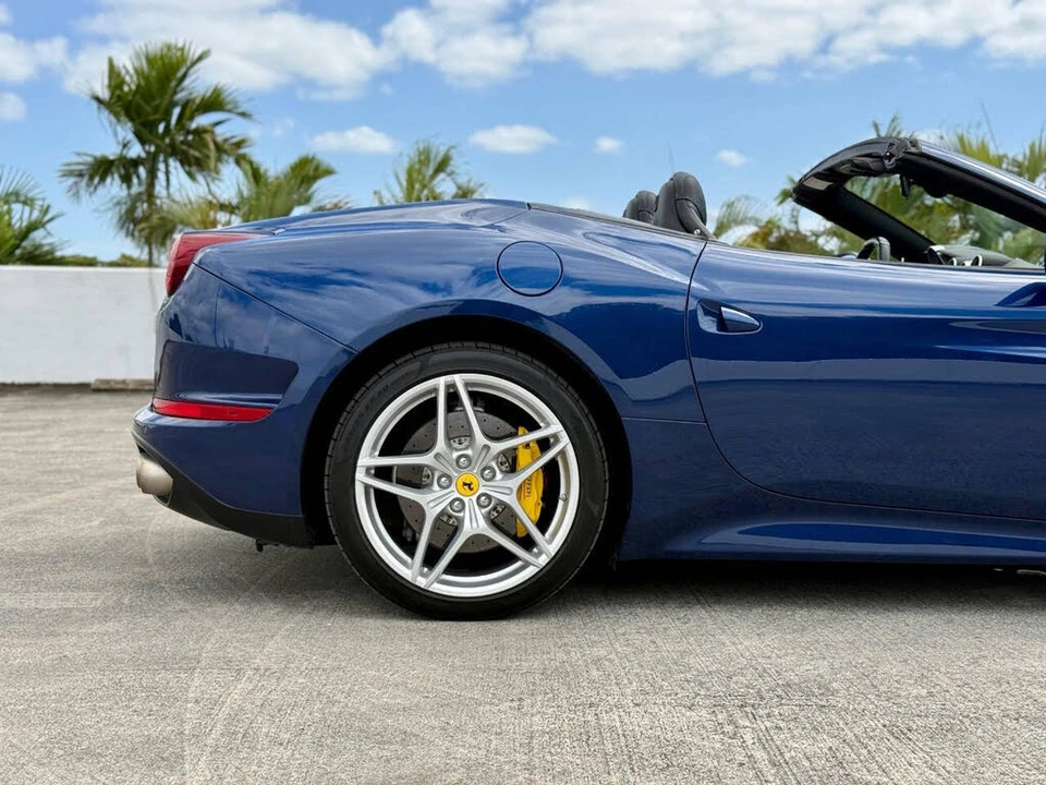 2016 Ferrari California T - Image 10 of 30