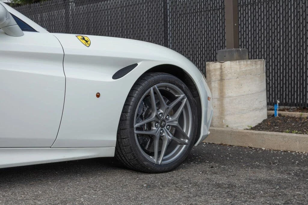 2016 Ferrari California T - Image 23 of 31