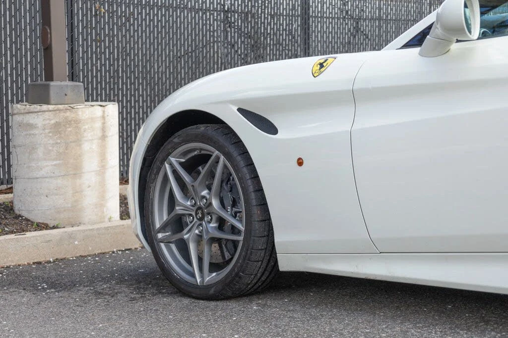 2016 Ferrari California T - Image 22 of 31