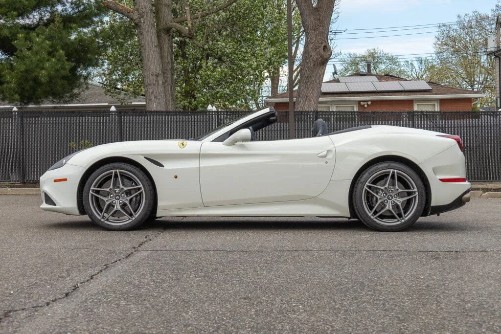 2016 Ferrari California T - Image 26 of 31