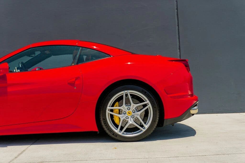 2016 Ferrari California T - Image 14 of 31