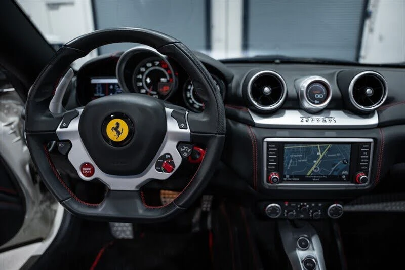 2016 Ferrari California T - Image 25 of 31
