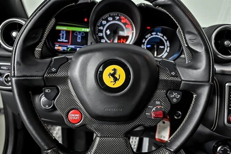2016 Ferrari California T - Image 29 of 31