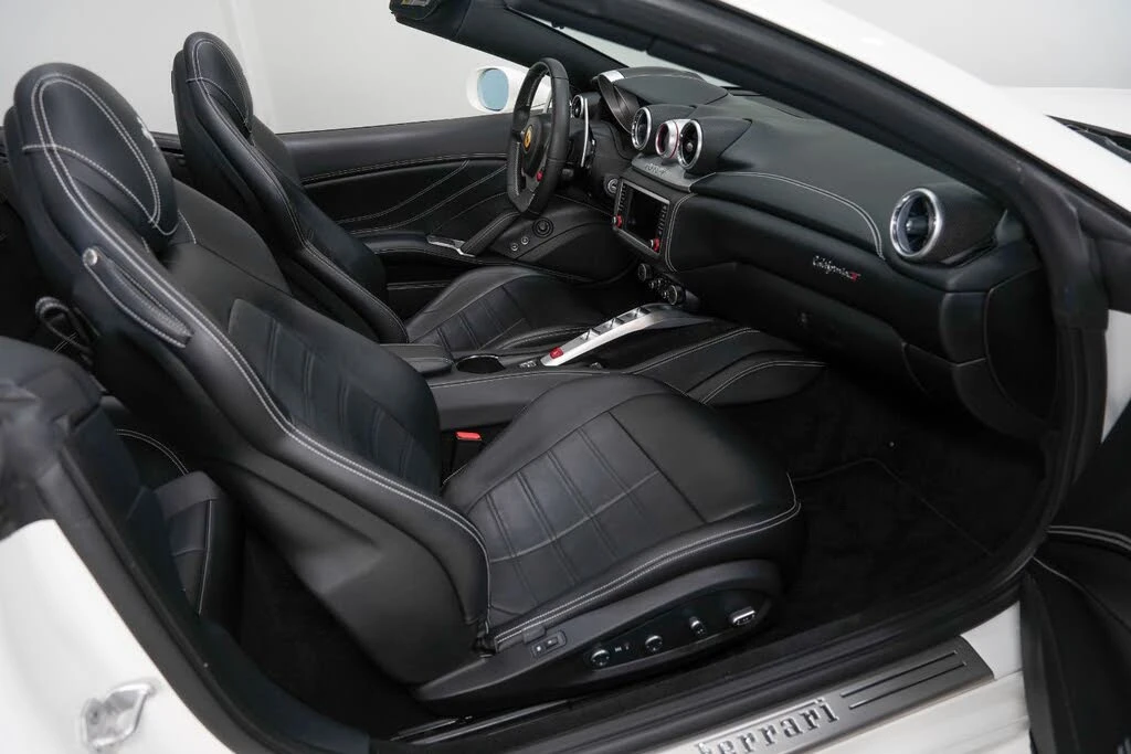 2016 Ferrari California T - Image 2 of 31