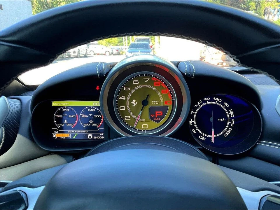 2016 Ferrari California T - Image 12 of 23