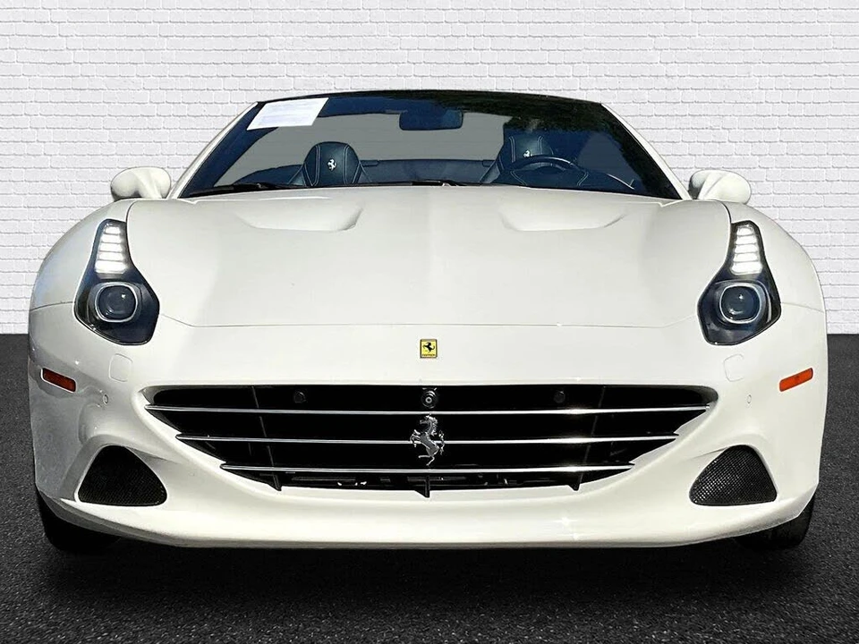 2016 Ferrari California T - Image 2 of 23