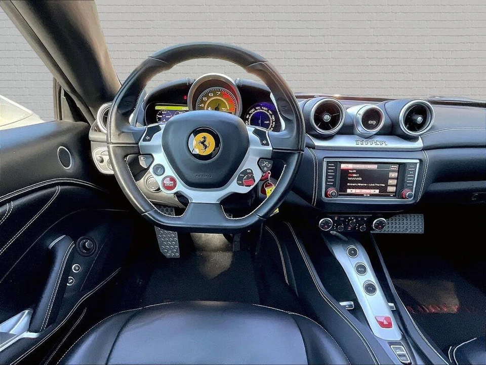 2016 Ferrari California T - Image 8 of 23