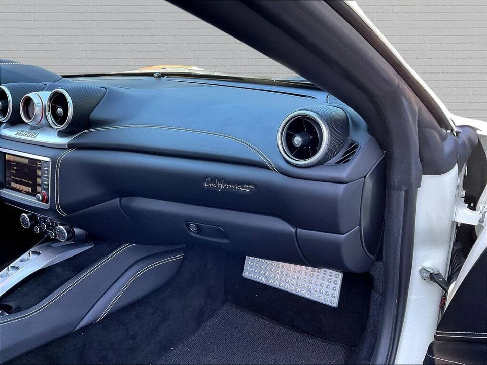 2016 Ferrari California T - Image 19 of 23
