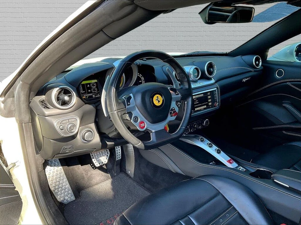 2016 Ferrari California T - Image 14 of 23