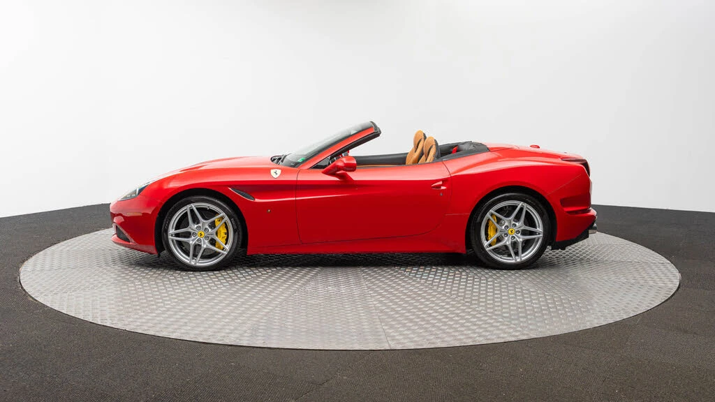 2016 Ferrari California T - Image 2 of 31