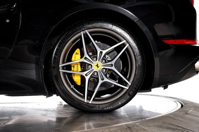 2016 Ferrari California T - Image 18 of 31