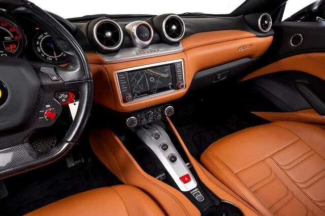 2016 Ferrari California T - Image 30 of 31