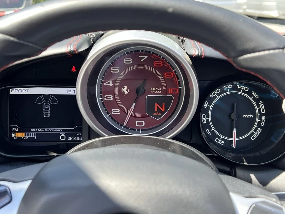 2016 Ferrari California T - Image 19 of 31