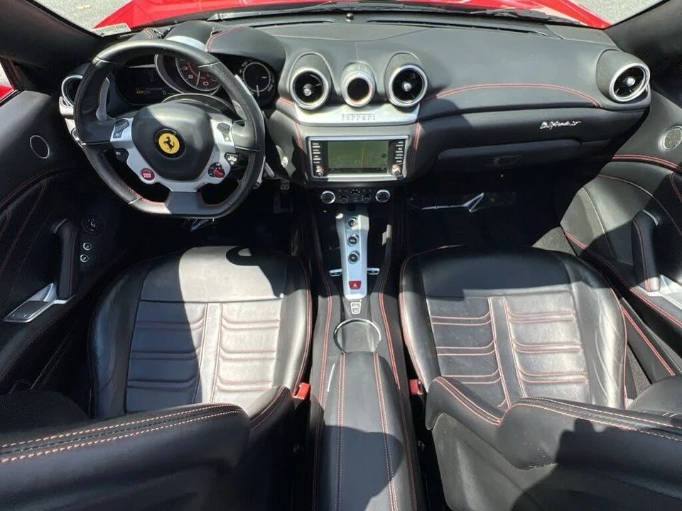 2016 Ferrari California T - Image 10 of 31