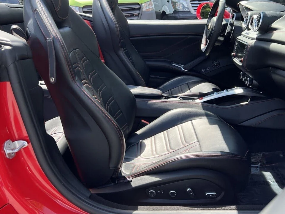 2016 Ferrari California T - Image 29 of 31