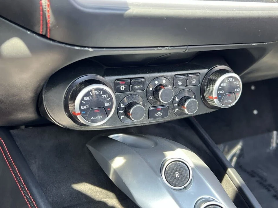 2016 Ferrari California T - Image 23 of 31