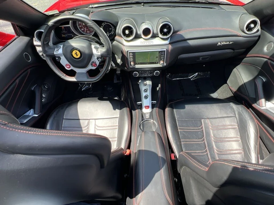 2016 Ferrari California T - Image 25 of 31
