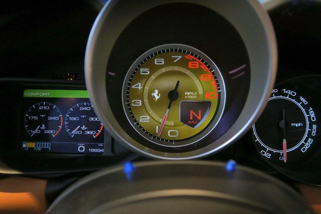 2016 Ferrari California T - Image 16 of 31