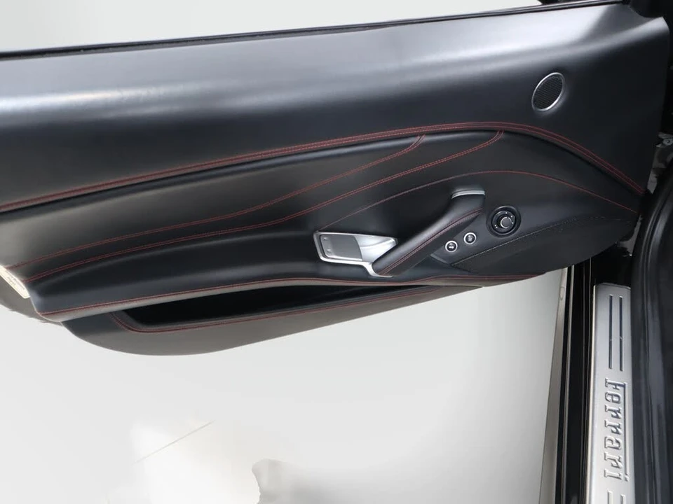 2016 Ferrari California T - Image 22 of 31