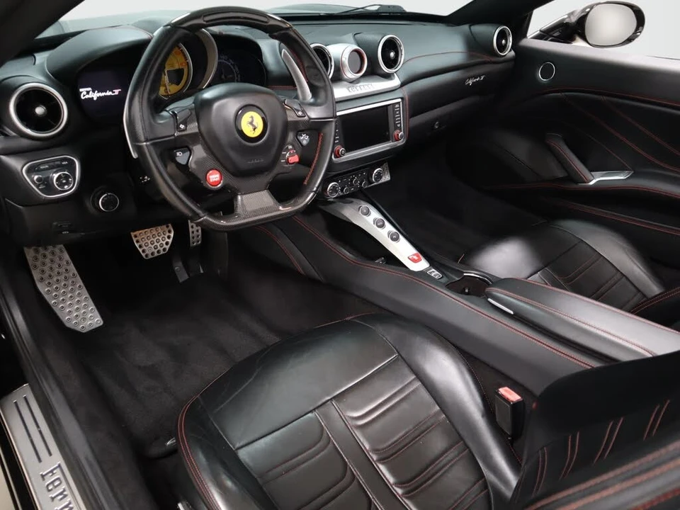 2016 Ferrari California T - Image 16 of 31