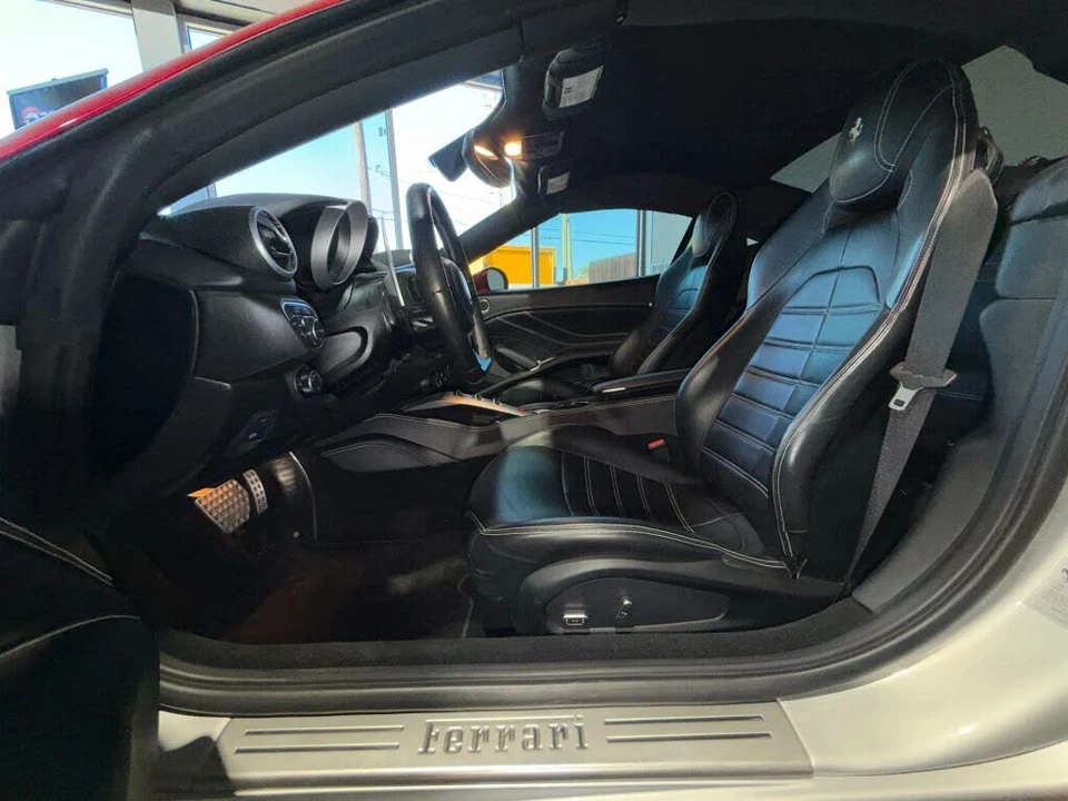 2016 Ferrari California T - Image 14 of 14