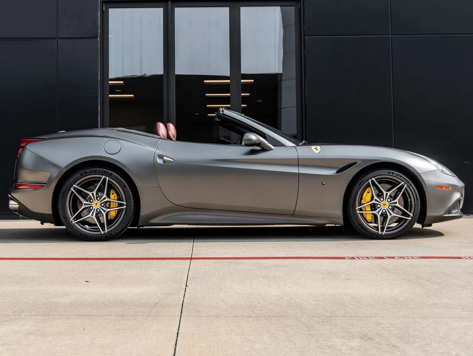 2016 Ferrari California T - Image 11 of 31