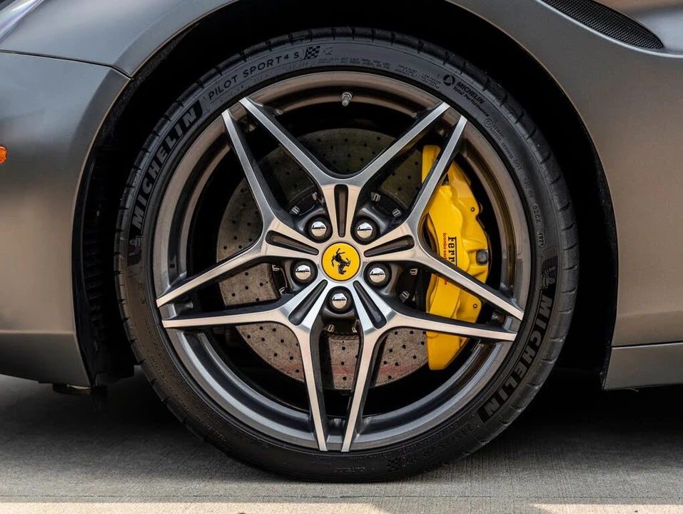 2016 Ferrari California T - Image 16 of 31