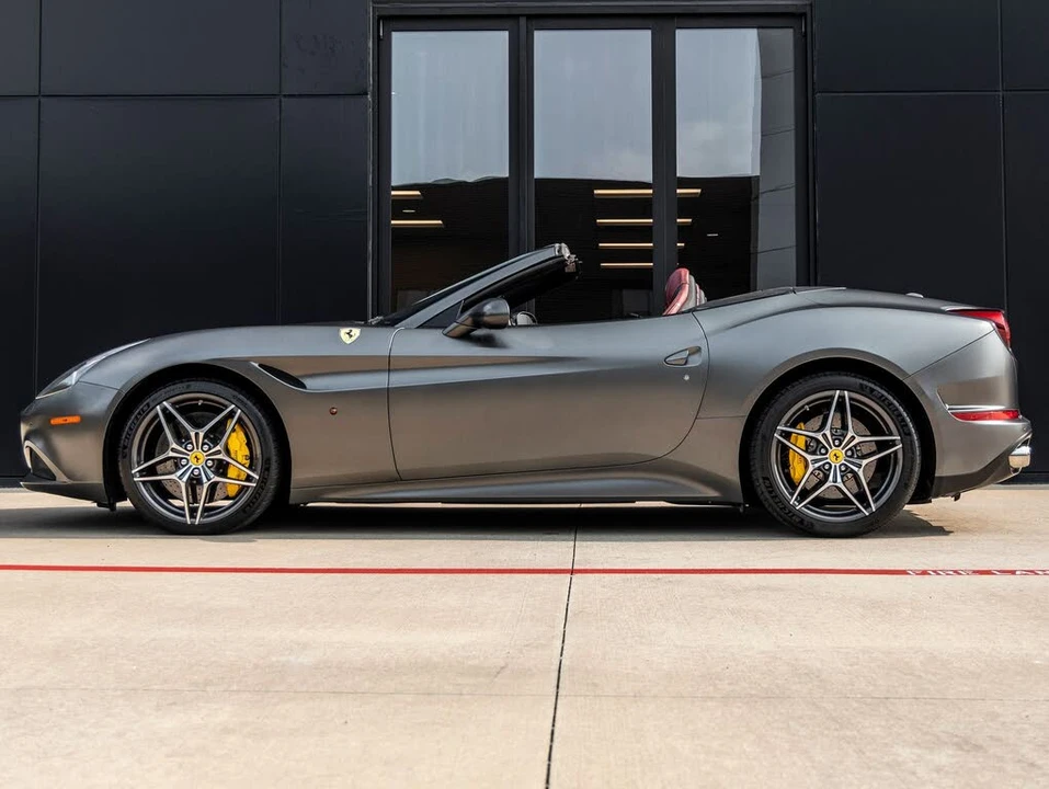 2016 Ferrari California T - Image 10 of 31