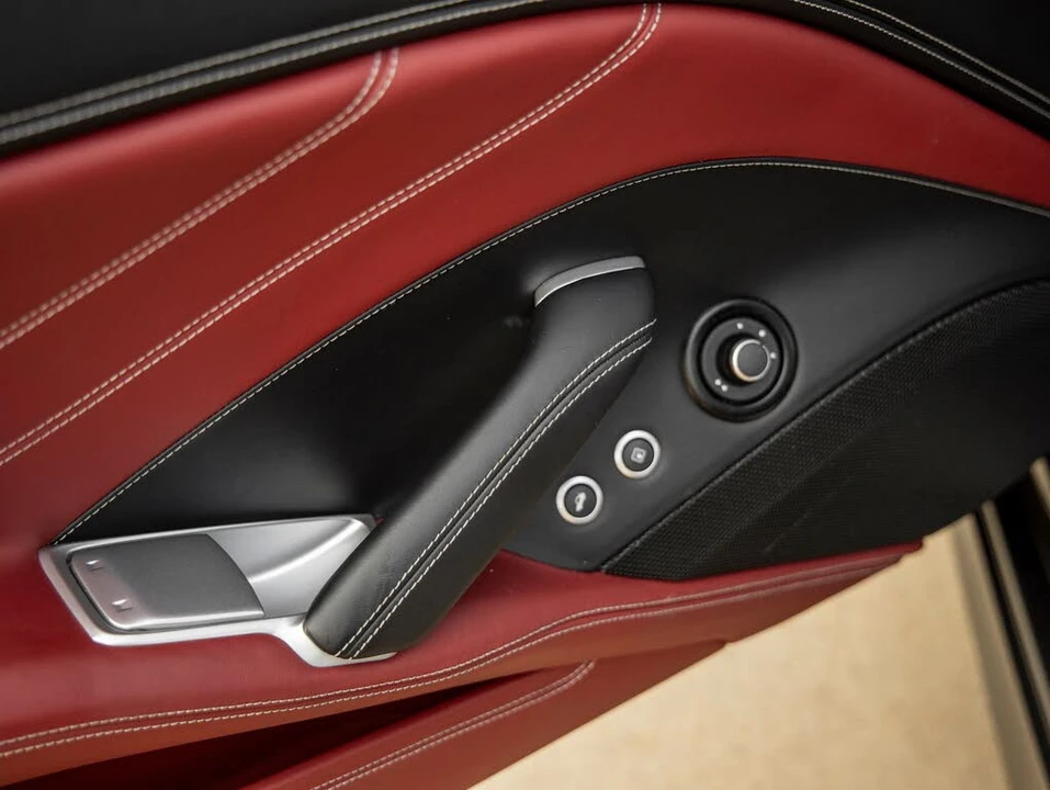 2016 Ferrari California T - Image 25 of 31