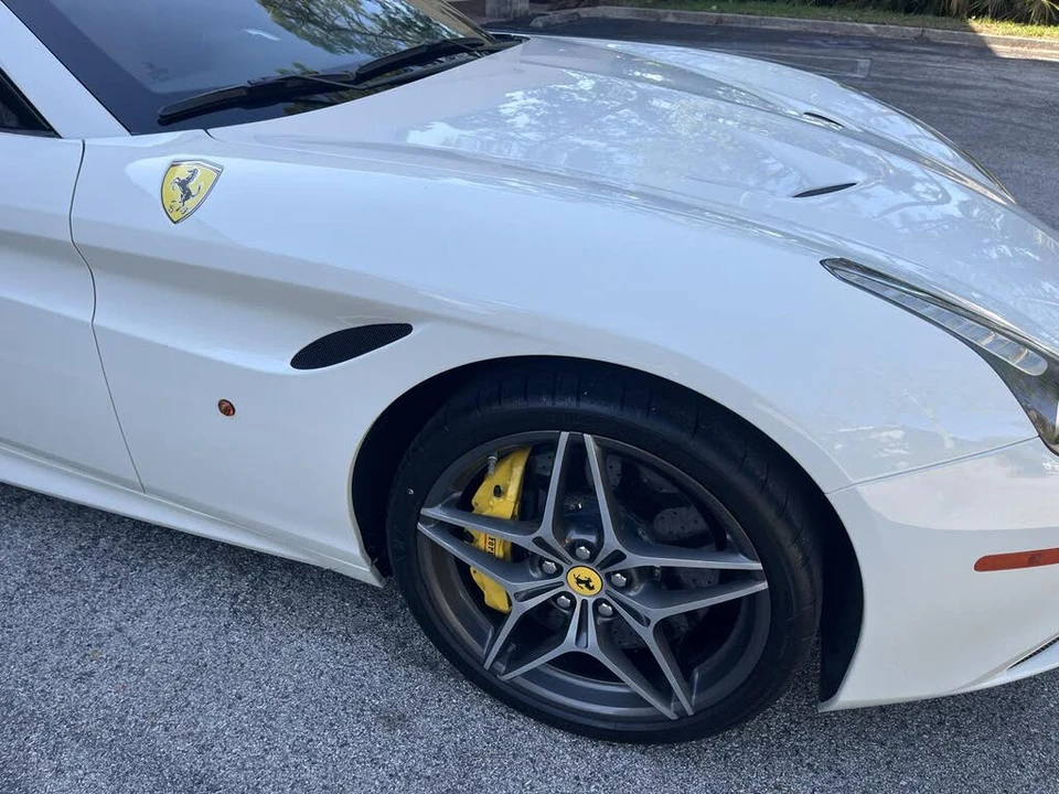 2016 Ferrari California T - Image 17 of 31