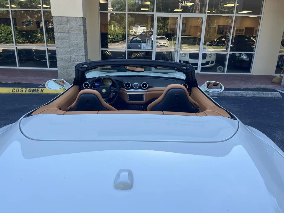 2016 Ferrari California T - Image 6 of 31