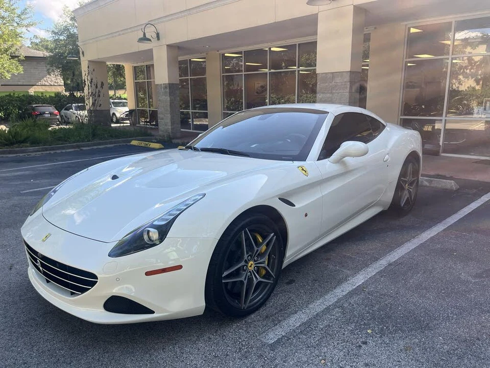 2016 Ferrari California T - Image 26 of 31