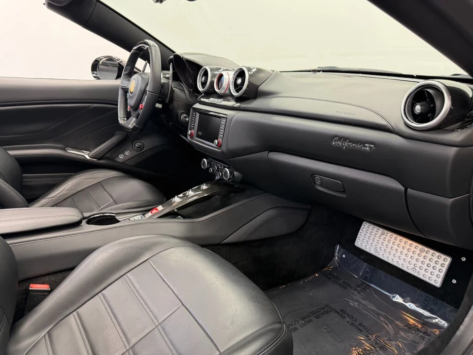 2016 Ferrari California T - Image 14 of 30