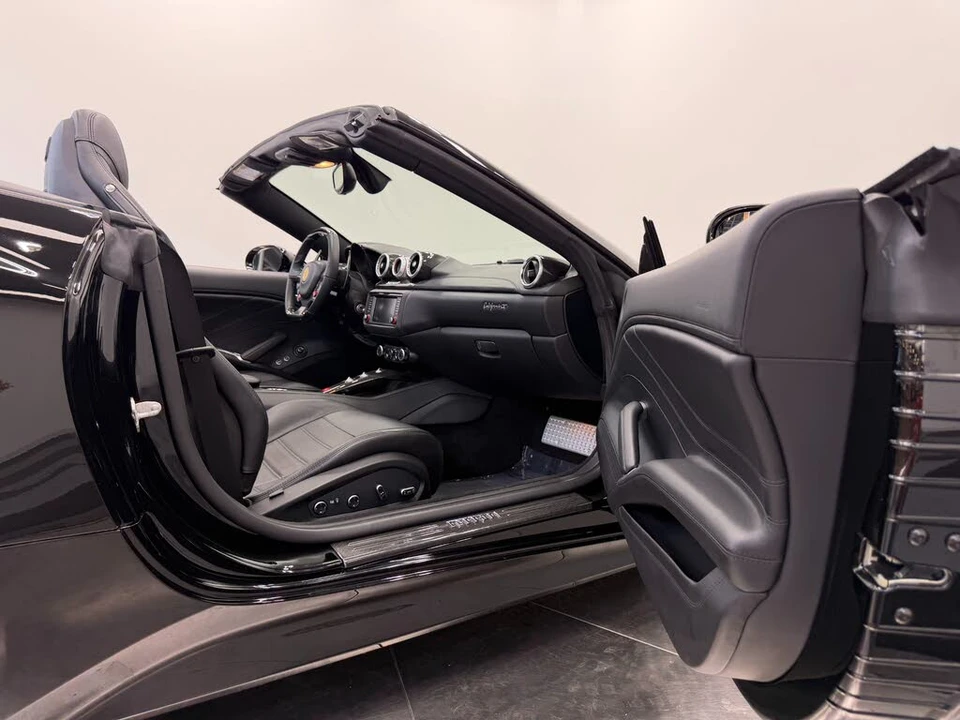 2016 Ferrari California T - Image 22 of 30