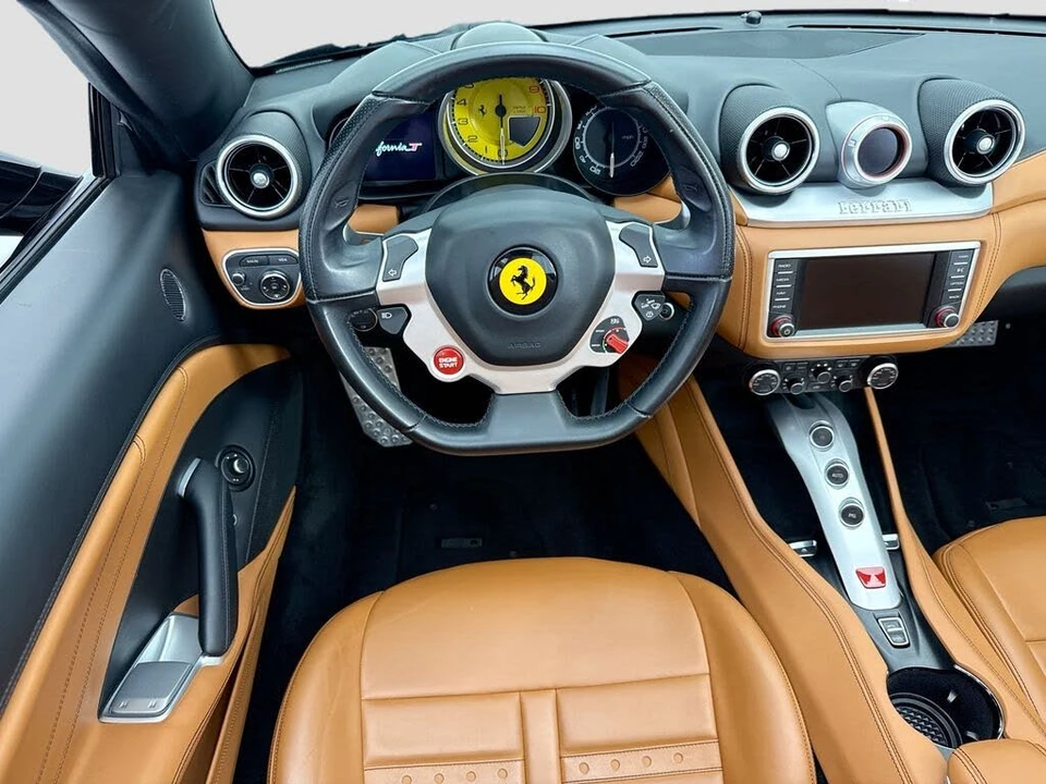 2016 Ferrari California T - Image 18 of 31