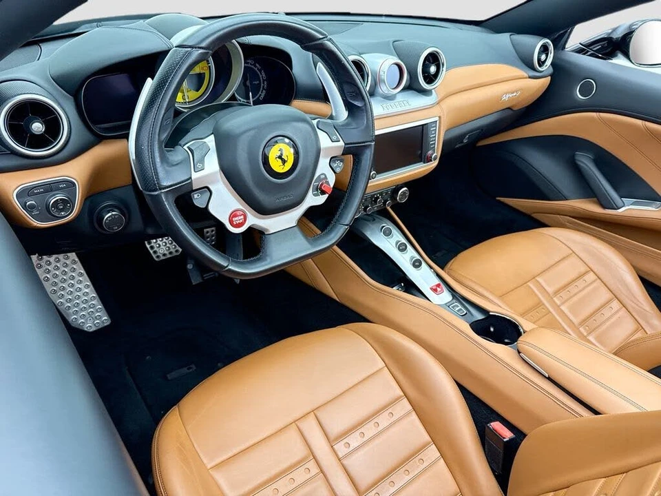 2016 Ferrari California T - Image 17 of 31