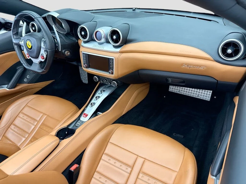 2016 Ferrari California T - Image 24 of 31