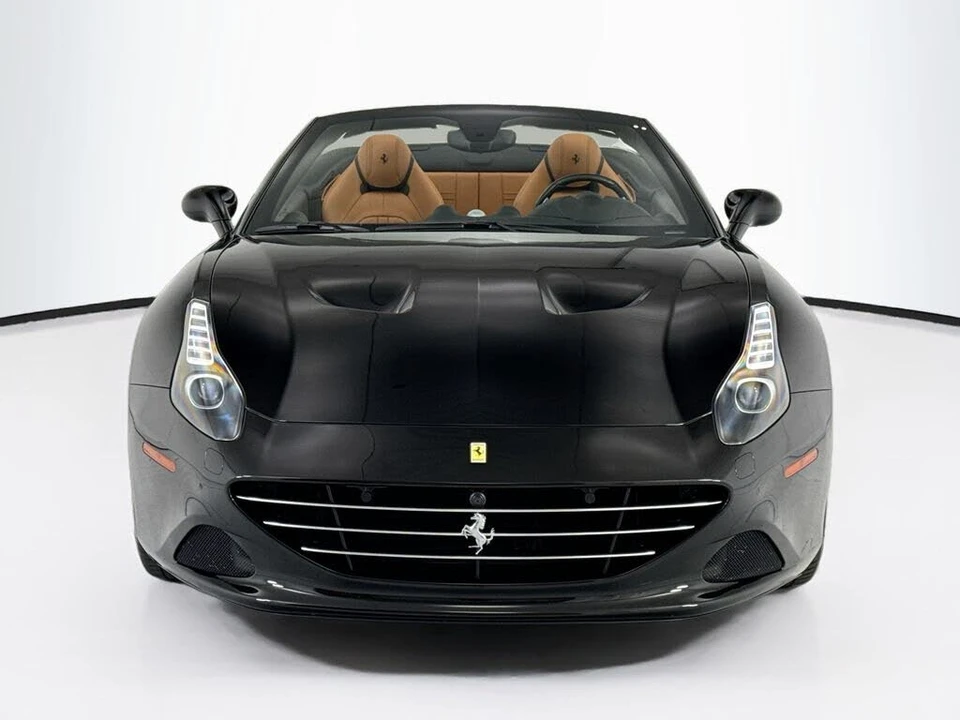 2016 Ferrari California T - Image 2 of 31