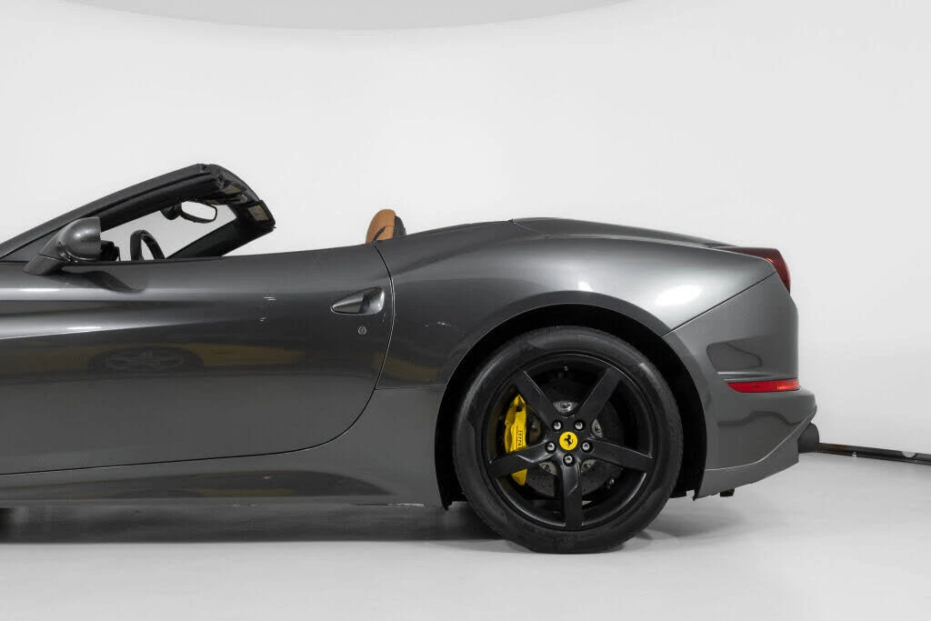 2016 Ferrari California T - Image 16 of 31
