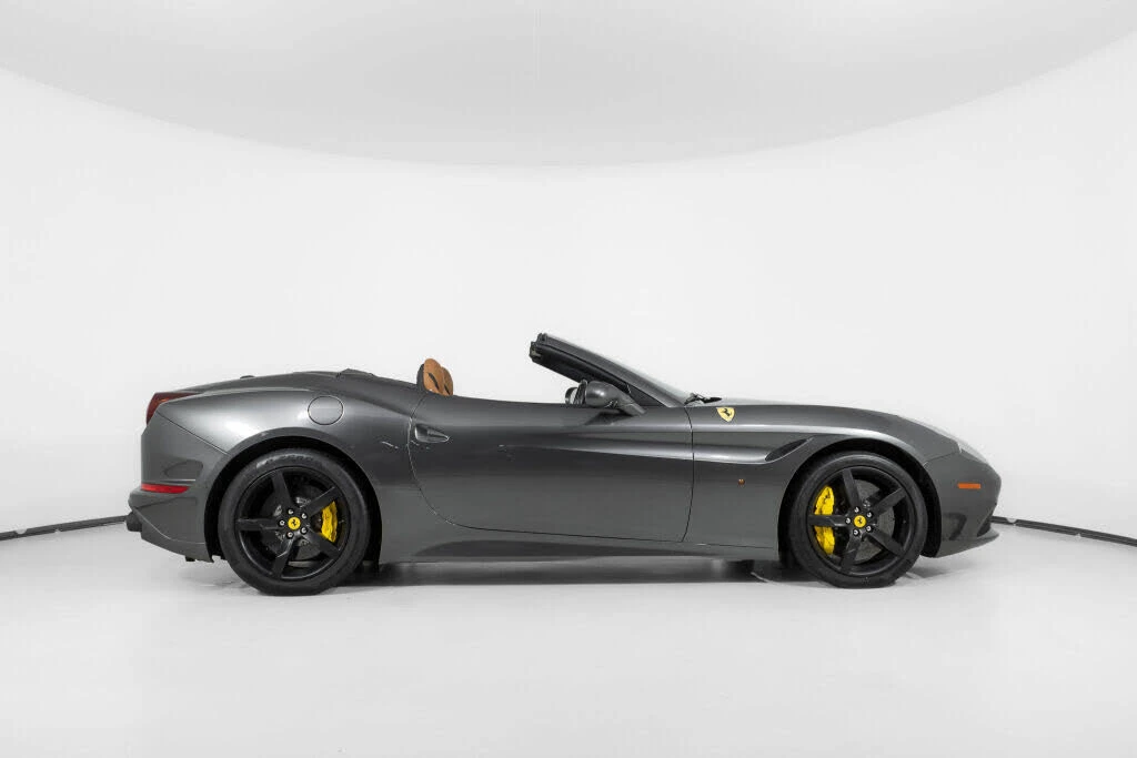 2016 Ferrari California T - Image 10 of 31