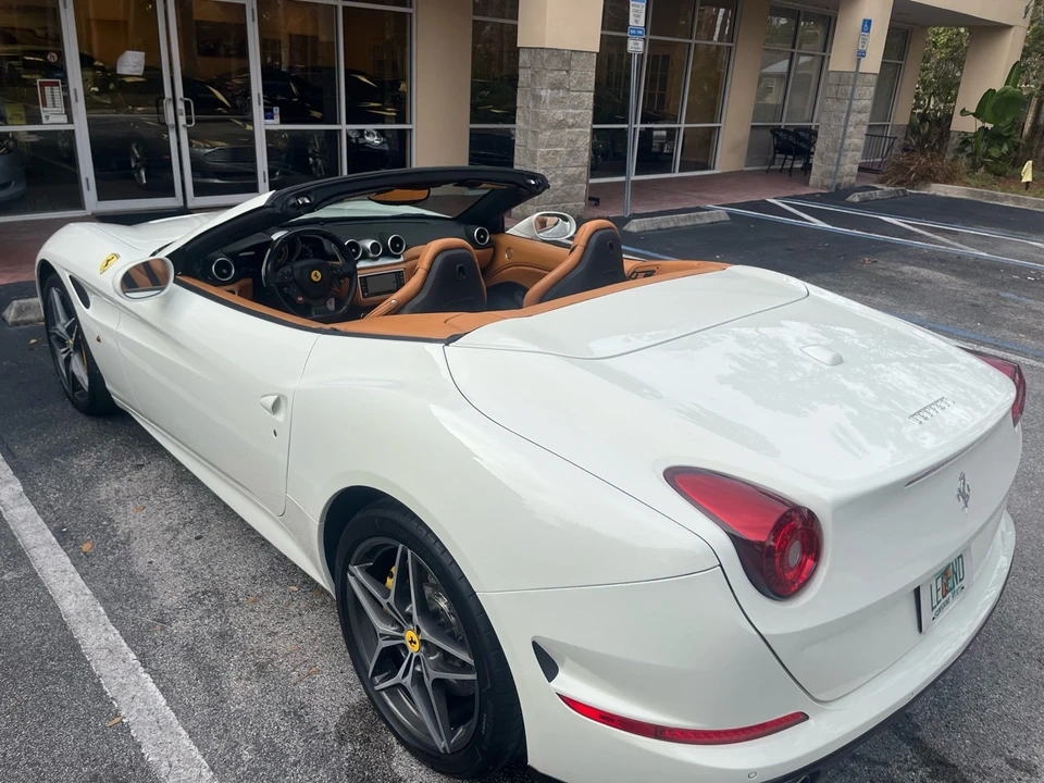 2016 Ferrari California T - Image 9 of 12