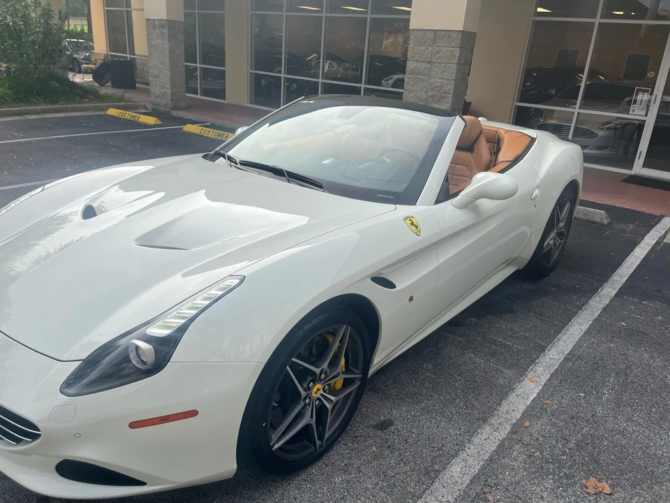 2016 Ferrari California T - Image 12 of 12