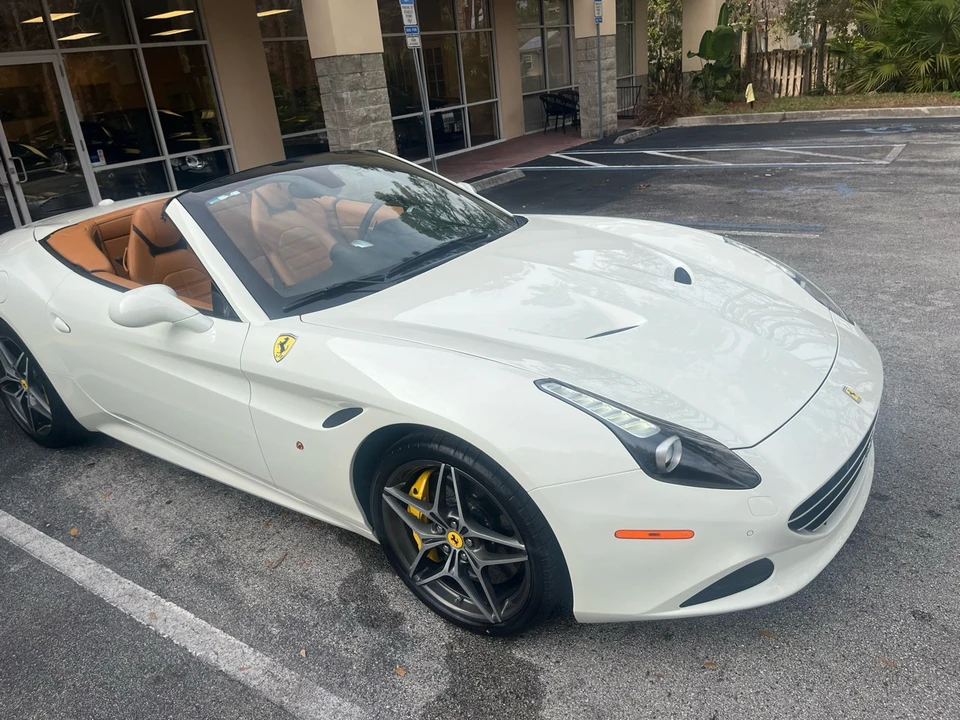 2016 Ferrari California T - Image 2 of 12